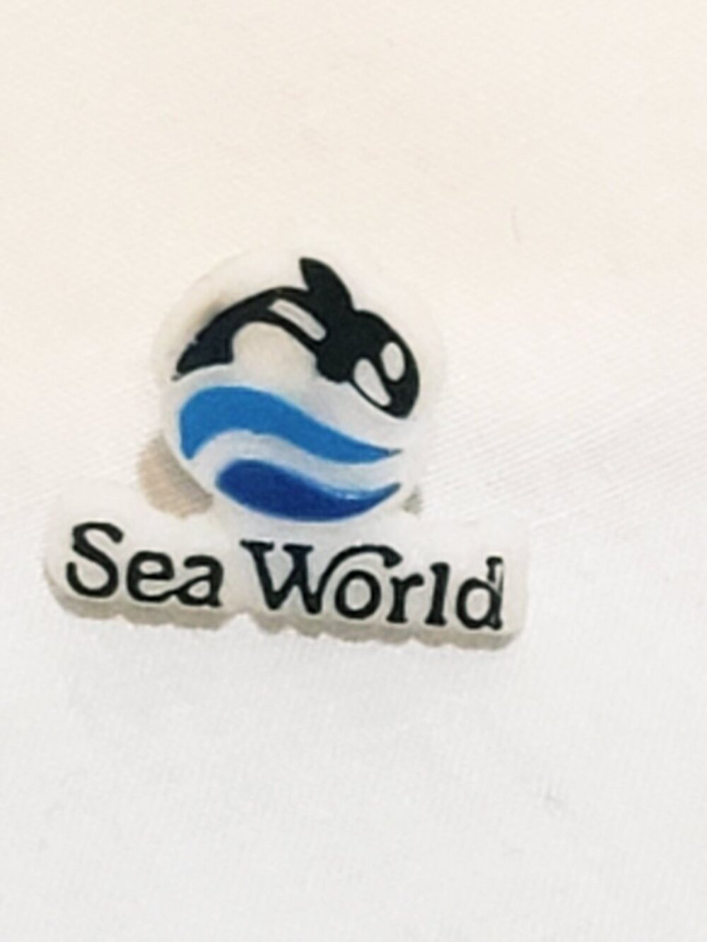 Sea World Killer Whale Water Lapel Pin 3/4" Hard Plastic Souvenir